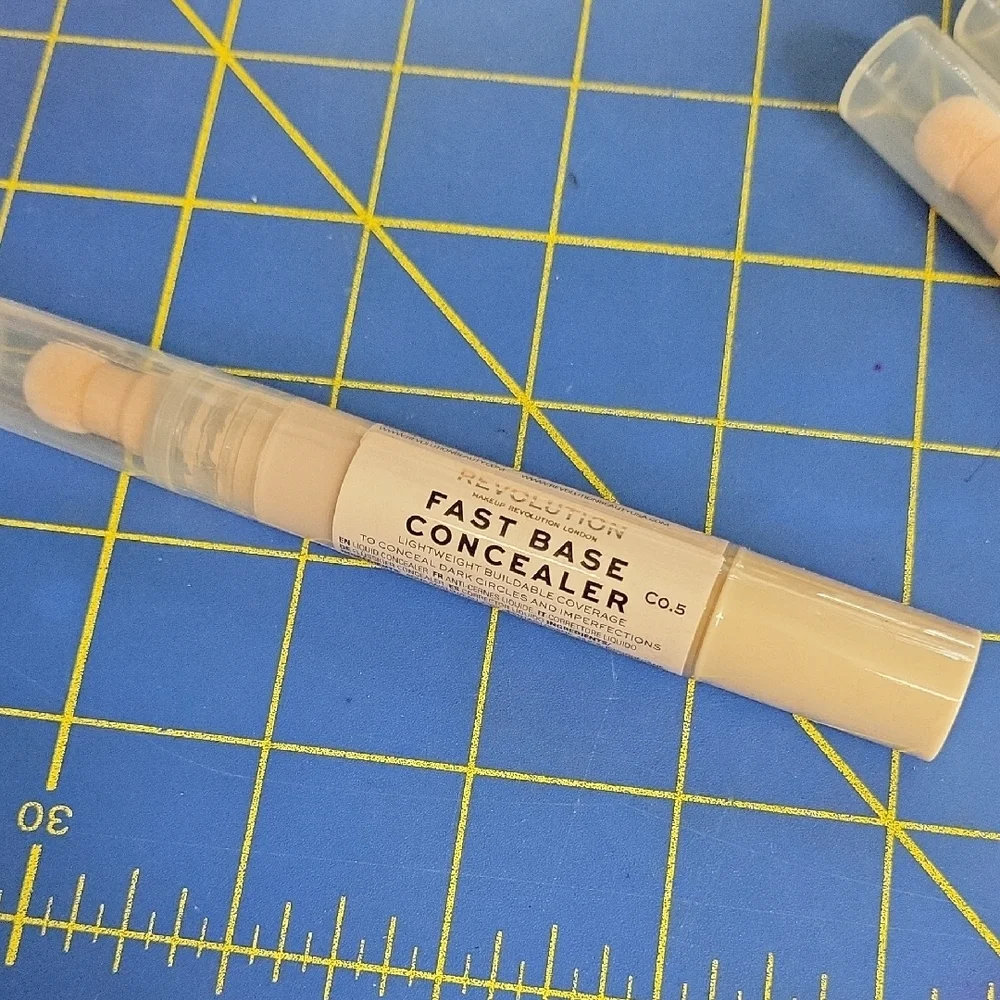 Revolution Fast Base Concealer for Flawless Coverage C 0.5 New 4.5ml